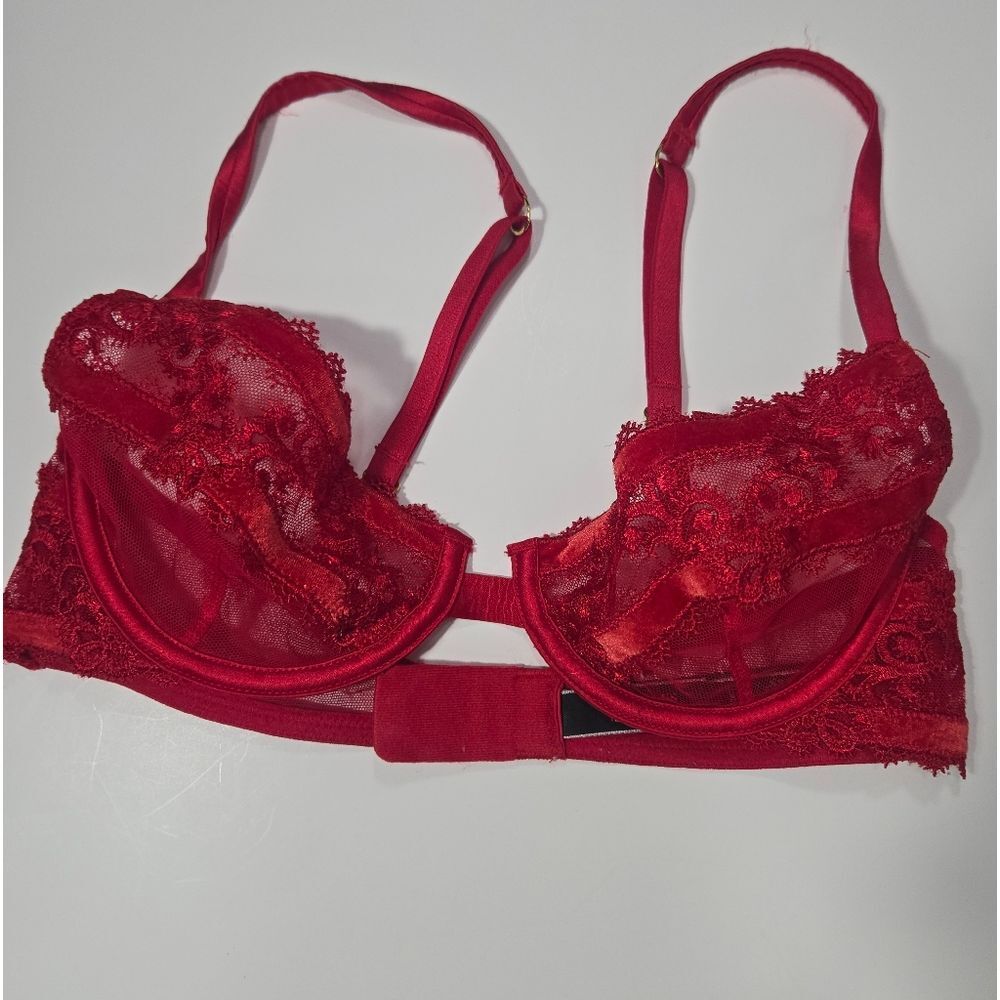 Victoria's Secret red lace demi bra‎